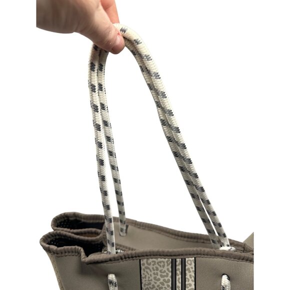 Jen & Co Neoprene Tote Bag With Leopard & Stripe Design - Picture 2 of 13